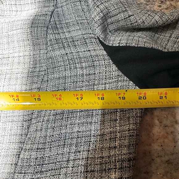 Elle black and white jacket. - Picture 7 of 13